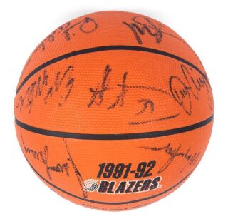 1991-92 NBA WESTERN CONFERENCE CHAMPION PORTLAND TRAIL BLAZERS TEAM SIGNED BASKETBALL