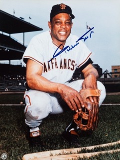 WILLIE MAYS SIGNED PHOTOGRAPH - JSA