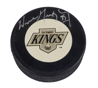 WAYNE GRETZKY SIGNED LA KINGS HOCKEY PUCK - PSA