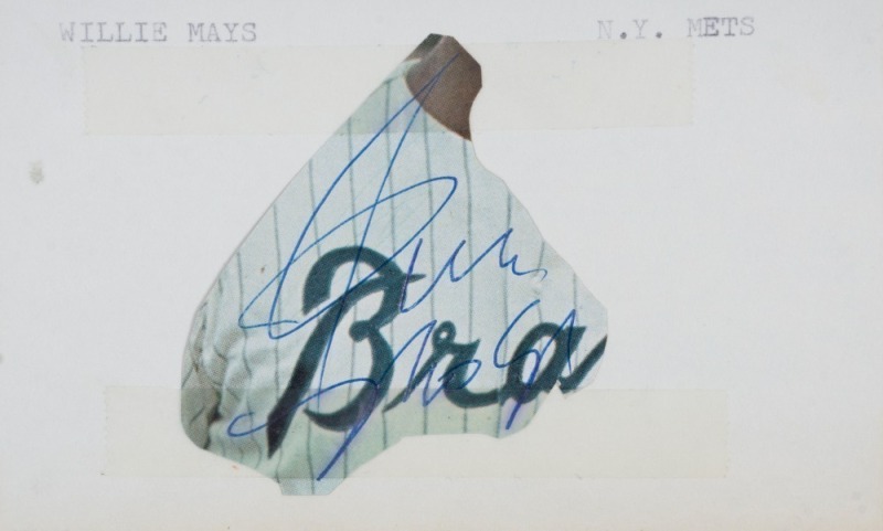 WILLIE MAYS SIGNED CUT IMAGE ON INDEX CARD- JSA