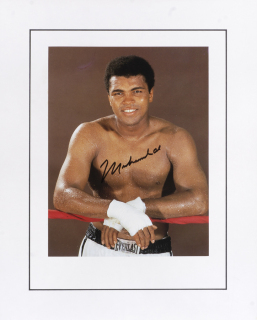 MUHAMMAD ALI SIGNED NEIL LEIFER PHOTOGRAPH TRAINING AT 5TH STREET GYM