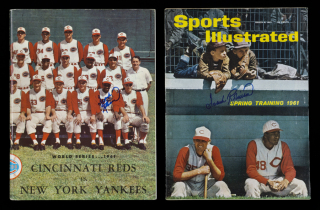 FRANK ROBINSON SIGNED 1961 WORLD SERIES PROGRAM AND SPORTS ILLUSTRATED MAGAZINE